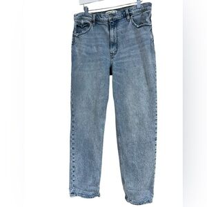 Abercrombie & Fitch The 90s Straight Ultra High Rise Light Wash Jeans